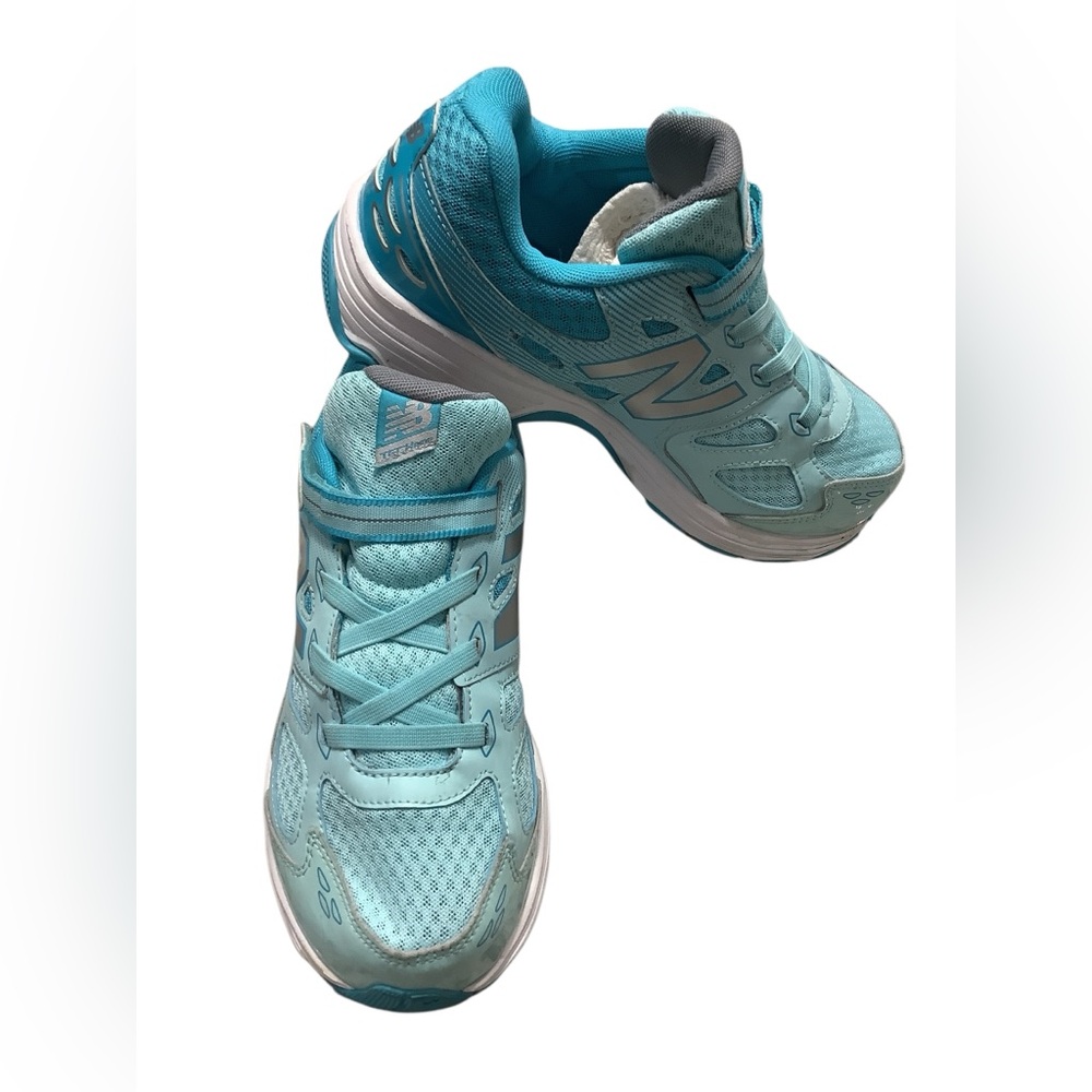 New Balance Women's Teal Athletic Shoes WORN ONCE Size 6.5